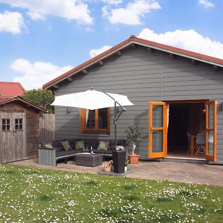 Villa Emilia - Gemuetliches Kinderfreundliches Blockhaus Mit Umzaeuntem Garten Sint Annaland Exterior foto