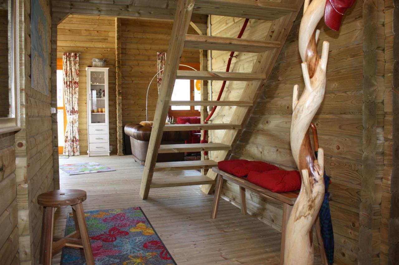Villa Emilia - Gemuetliches Kinderfreundliches Blockhaus Mit Umzaeuntem Garten Sint Annaland Exterior foto
