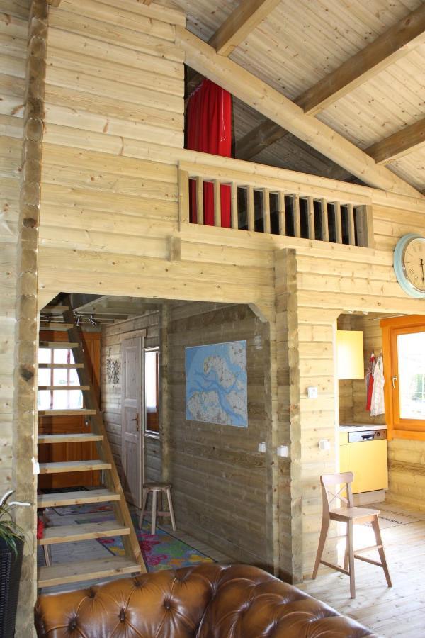 Villa Emilia - Gemuetliches Kinderfreundliches Blockhaus Mit Umzaeuntem Garten Sint Annaland Exterior foto