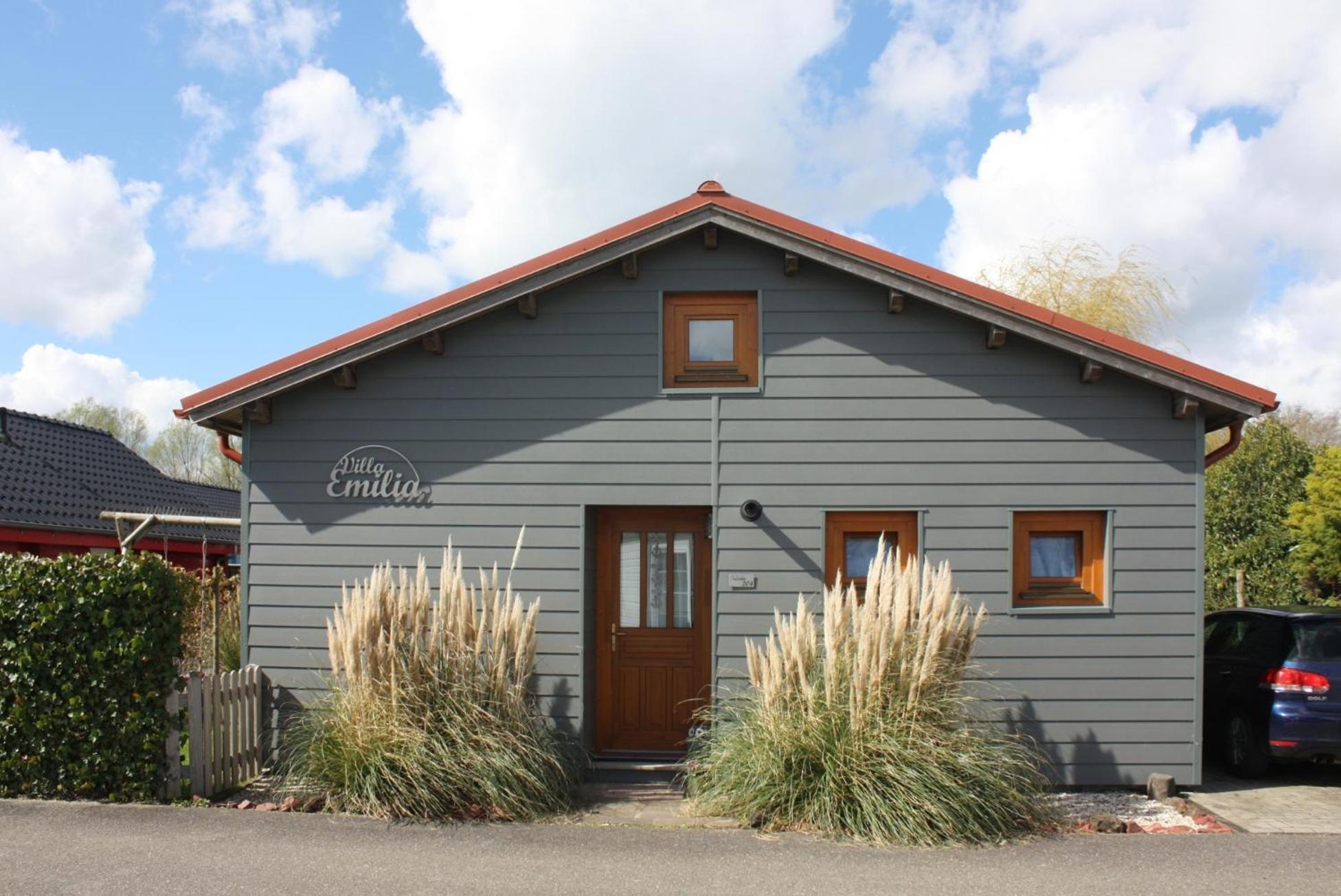 Villa Emilia - Gemuetliches Kinderfreundliches Blockhaus Mit Umzaeuntem Garten Sint Annaland Exterior foto