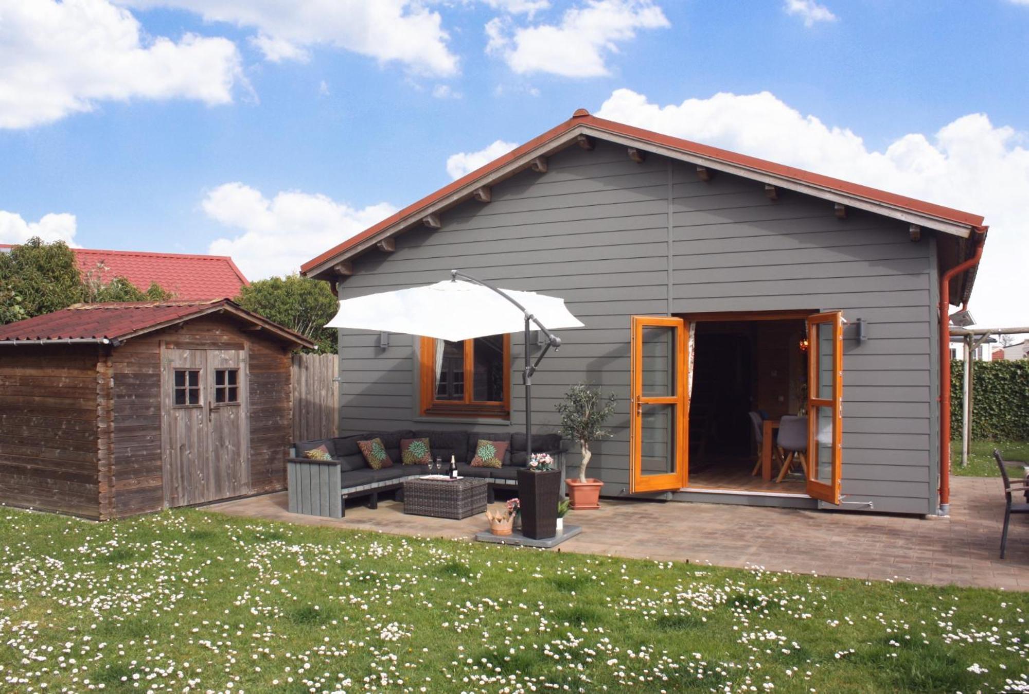 Villa Emilia - Gemuetliches Kinderfreundliches Blockhaus Mit Umzaeuntem Garten Sint Annaland Exterior foto